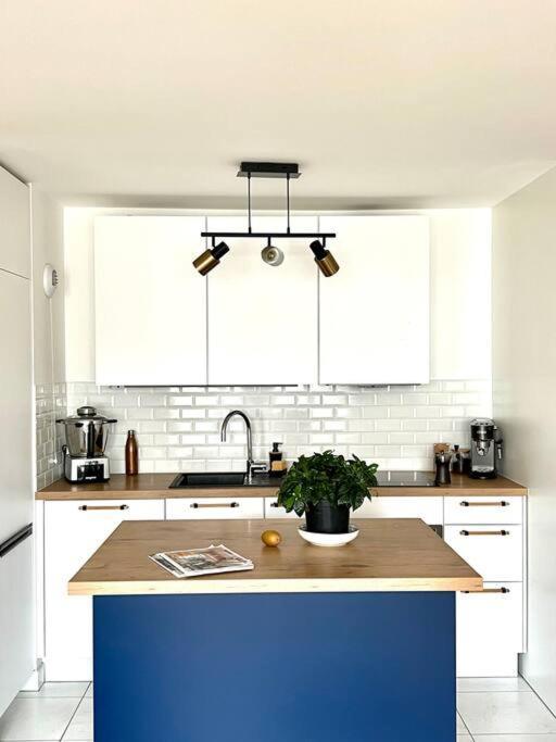 Stunning Apartment With Balcony To Visit Paris Levallois-Perret Luaran gambar